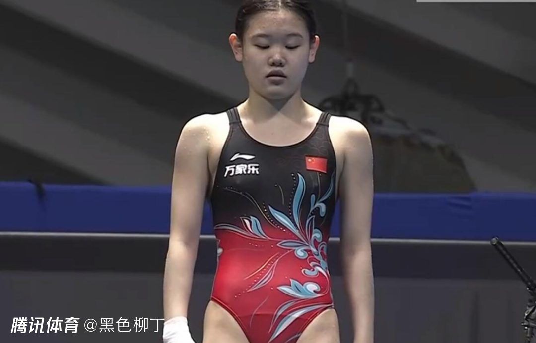 因为……他看到……自己的那张牌……是红色的。